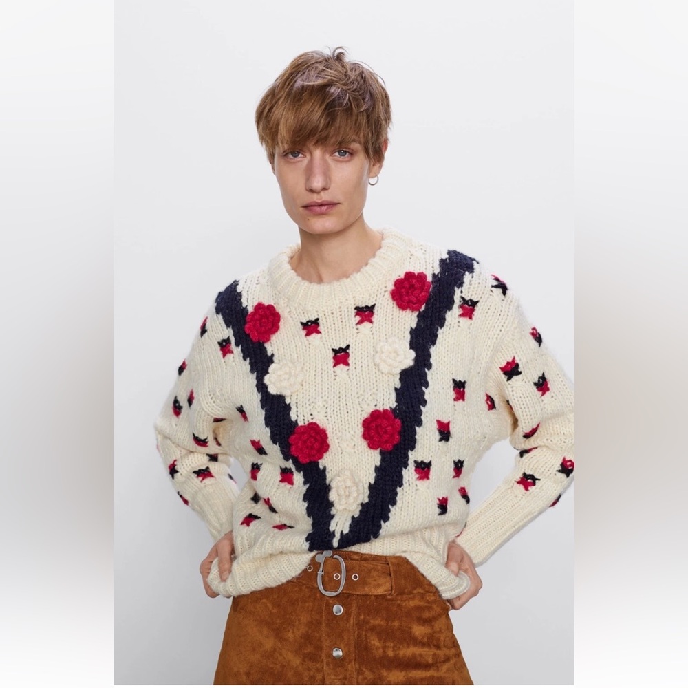 Zara | Bed Of Roses Cream & Red Floral Knit Sweater Sz M